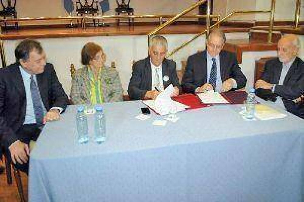 La provincia firm� convenio con la OPS para el fortalecimiento de la salud p�blica
