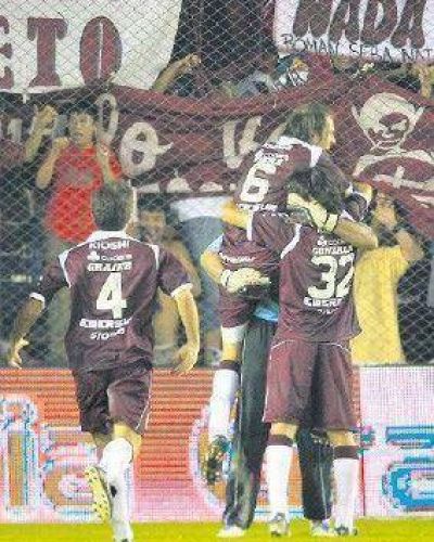 El �xito que se celebr� en la cancha y se goz� en las tribunas