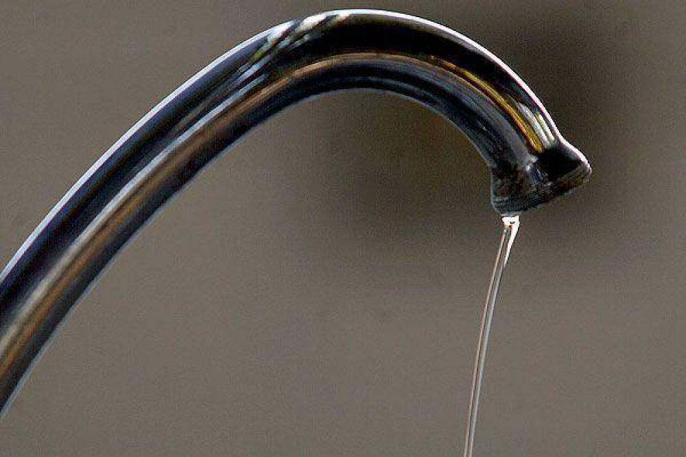 Una empresa rompi� un ca�o y dej� sin agua a la zona oeste de la ciudad