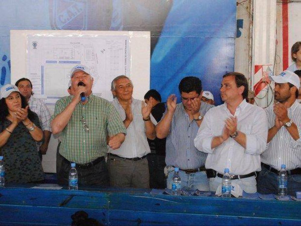 Candidatos del FPV en recorrida por los barrios