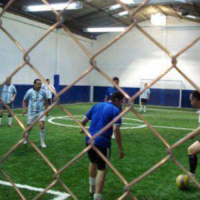Hace dos a�os mat� a un penitenciario y ya juega al f�tbol 5 en el barrio