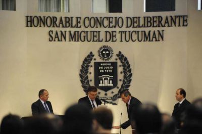Sin Alperovich y junto a Amaya, Cano reasumi� como presidente