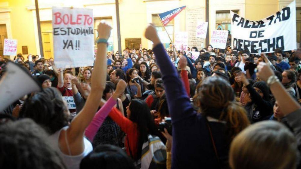 Estudiantes de la UNT debatir�n si toman o no el Rectorado