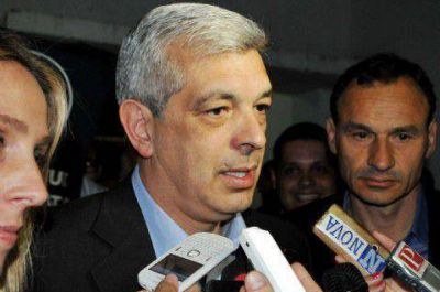 Dom�nguez critic� el proyecto "importado" de Massa y que no respeta lo "org�nico del peronismo"