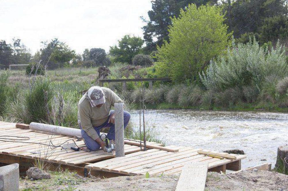 El Gobierno Municipal avanza con la construcci�n de un puente y muelles en el Sendero del Callv�