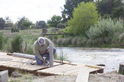 El Gobierno Municipal avanza con la construcci�n de un puente y muelles en el Sendero del Callv�