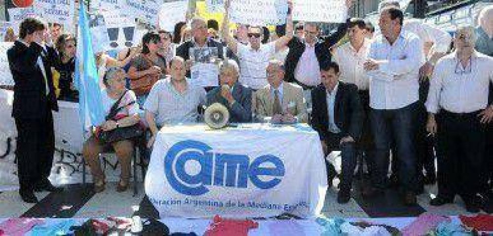 Comerciantes cortan avenida Avellaneda contra la venta ilegal