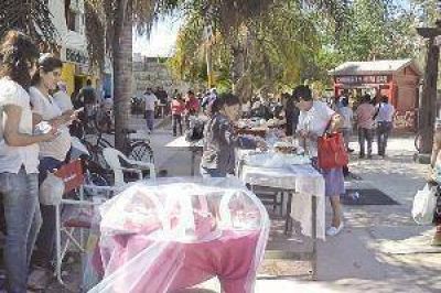 Los comerciantes se quejan por el creciente desorden en las calles y peatonales del centro