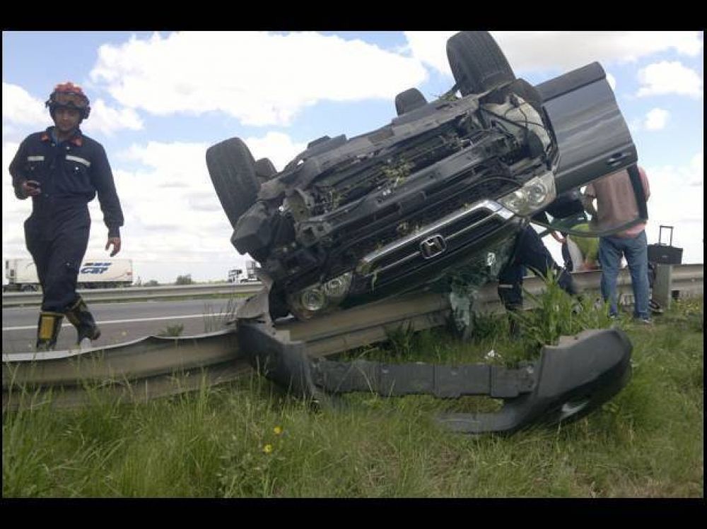 Otro vuelco en la autov�a 14