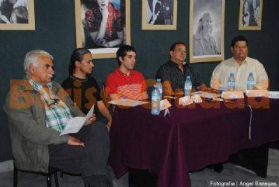Fruct�fero debate de candidatos en la Casa de Cultura