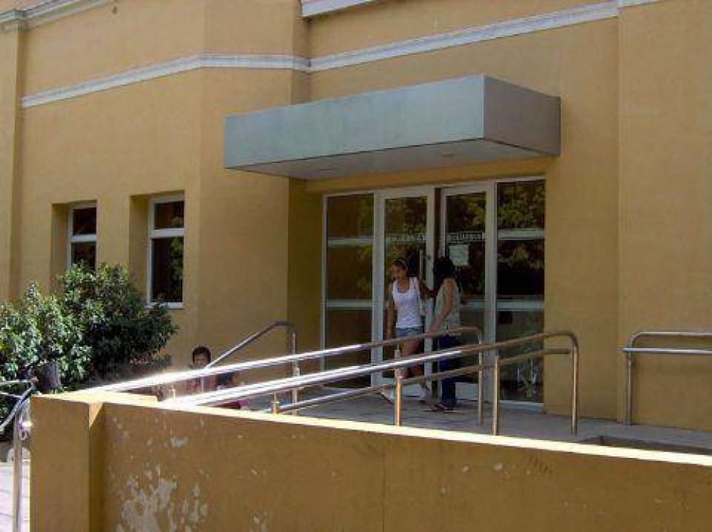 Apu�alaron a un docente en la puerta del Instituto Ramallo