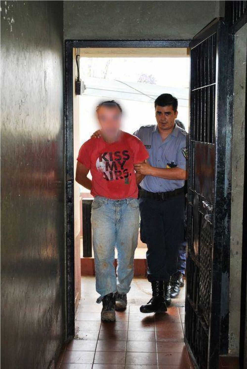 Otro hombre detenido en Posadas por agredir y amenazar de muerte a su pareja