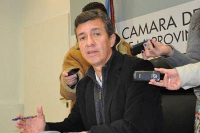Eduardo Aguilar: �El periodismo juega a la antipol�tica�