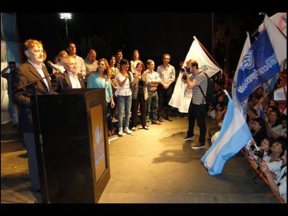 "En 24 a�os de gobierno justicialista no se ha hecho lo que logramos en 6 a�os de gobierno del FPCyS"