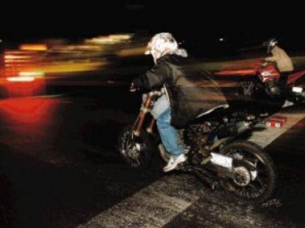Un muchacho muri� y otro result� gravemente herido durante una picada de motos
