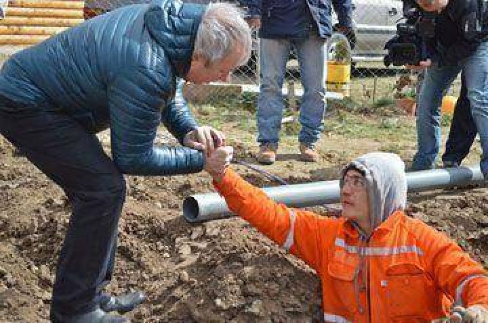 Peralta recorri� obras en Bicentenario y San Benito