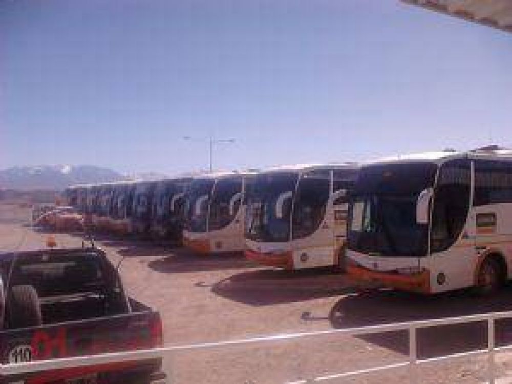 M�s de 30 unidades movilizar�n a 2200 trabajadores de Veladero y Lama