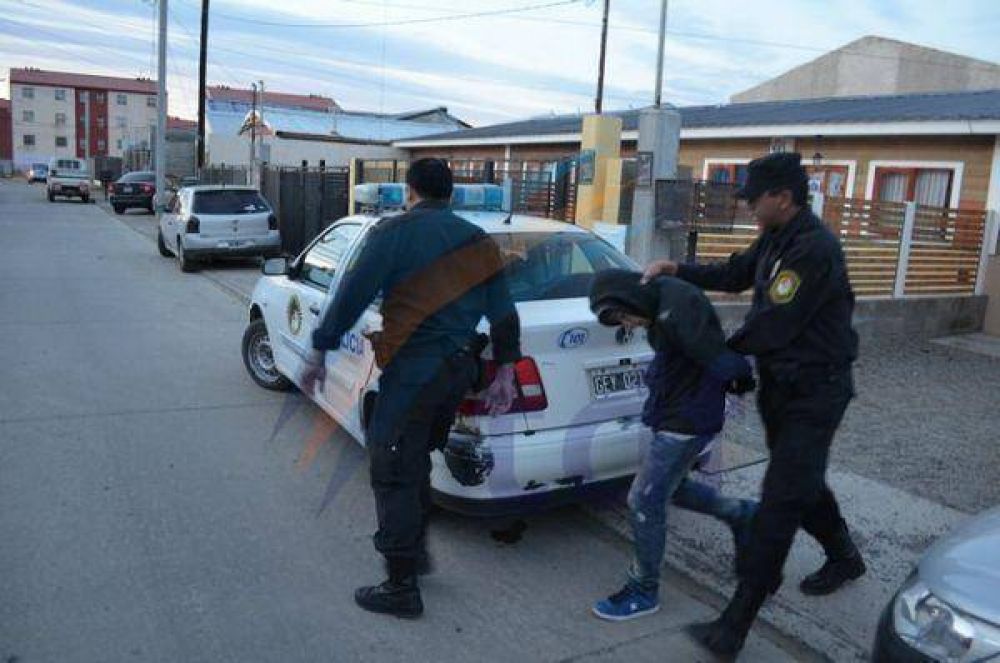 Detuvieron a dos menores de 14 a�os robando en una casa
