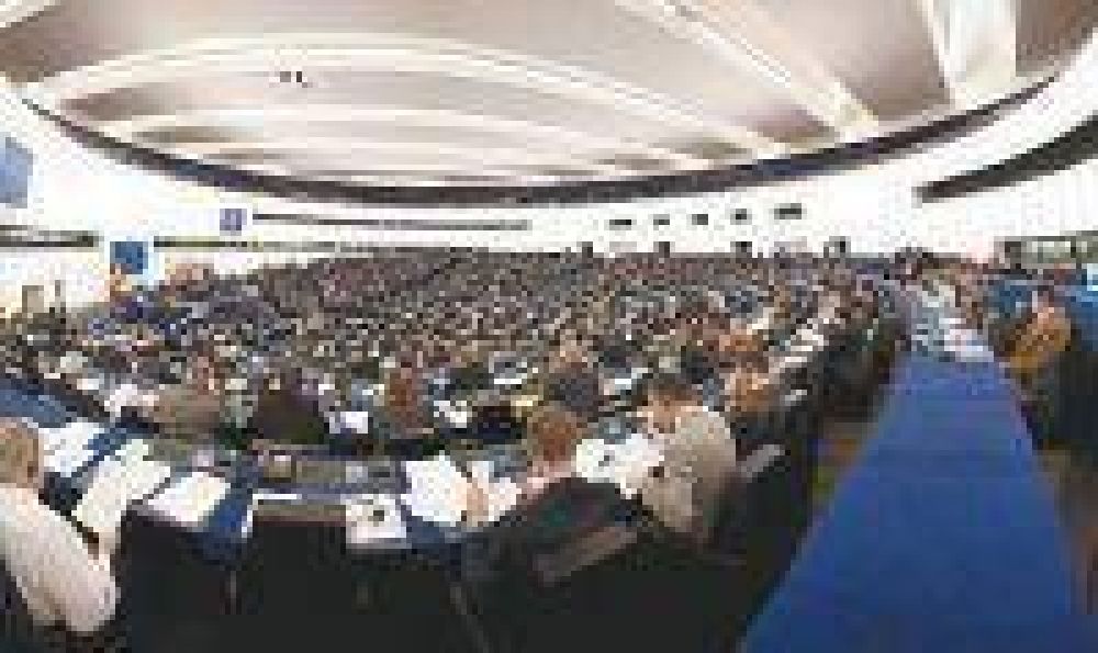 El Parlamento Europeo sugiri� anular el intercambio de datos financieros