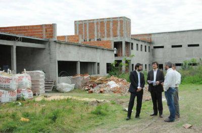 Lucas Ghi recorri� las obras del nuevo destacamento de Polic�a