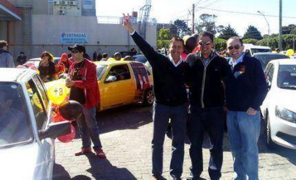 El Frente Renovador hizo su cierre con una caravana por la ciudad