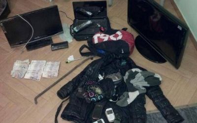 Reducen a una familia, roban y huyen: cinco detenidos