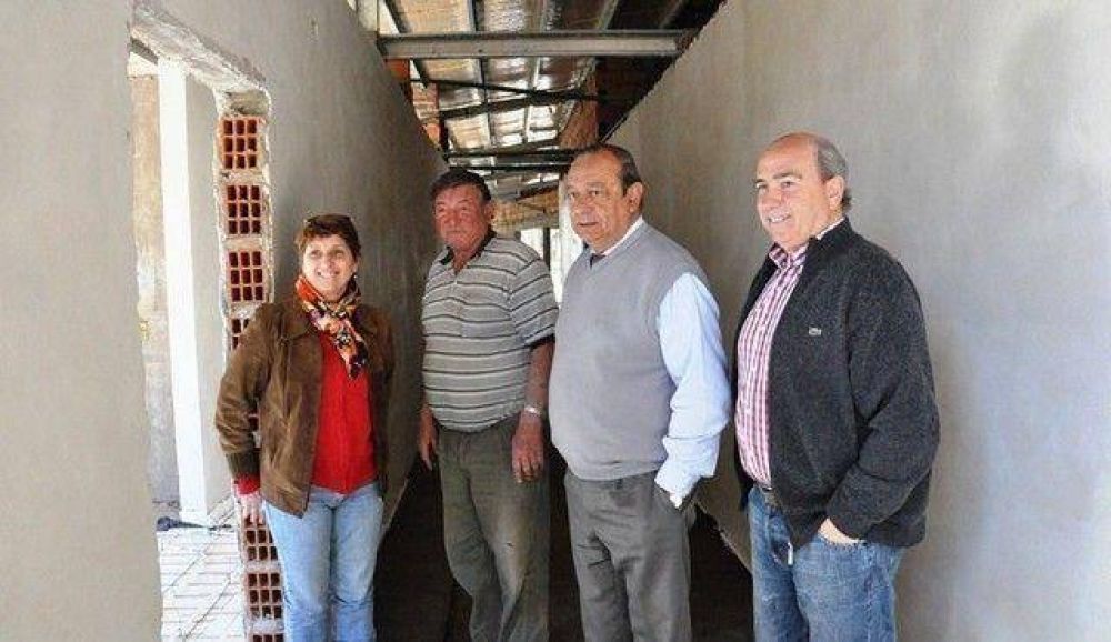 El Intendente observ� obras en Reta