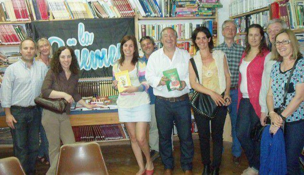 FPV: Charla debate sobre econom�a, subsidios y entrega de libros