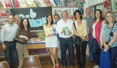 FPV: Charla debate sobre econom�a, subsidios y entrega de libros