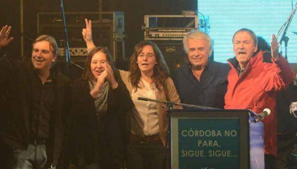 Cierres de campa�a: caravana radical y acto del PJ en CapitalCierres