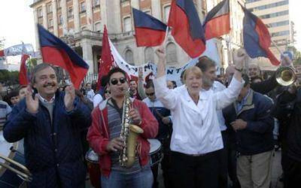 Elecciones 2013: Stolbizer y De Narv�ez cerraron campa�a con caminatas