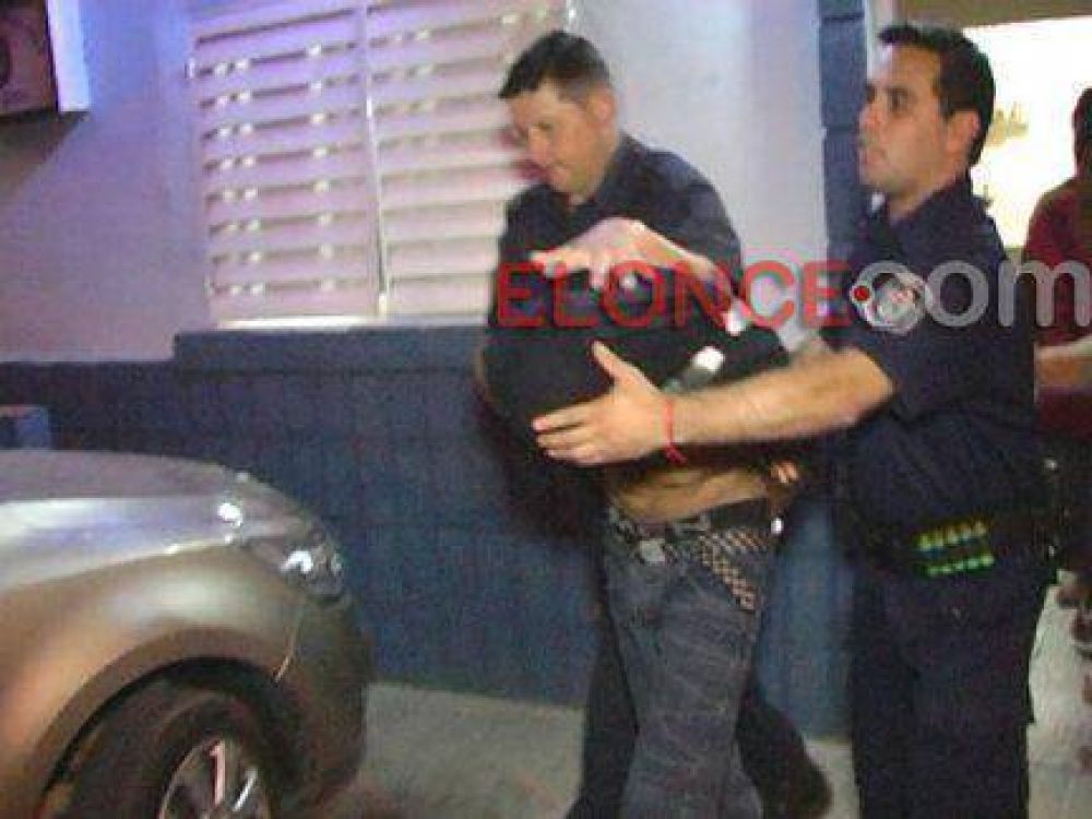 Derivaron a la c�rcel al acusado de golpear a su concubina e incendiarle la casa 