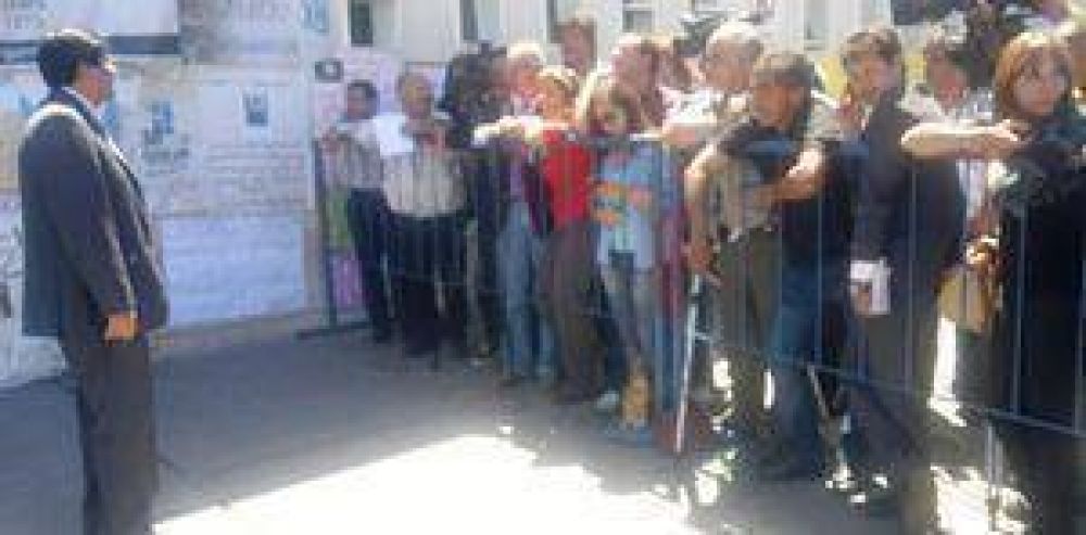 �El gobernador no ser� trasladado a�n�