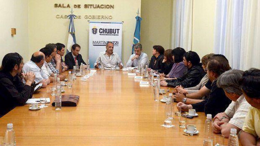 Destinan $1.000 a 27 mil empleados estatales