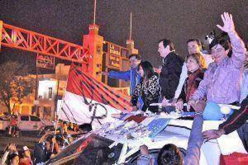 Miles de bande�os participaron de la "Caravana del Triunfo"