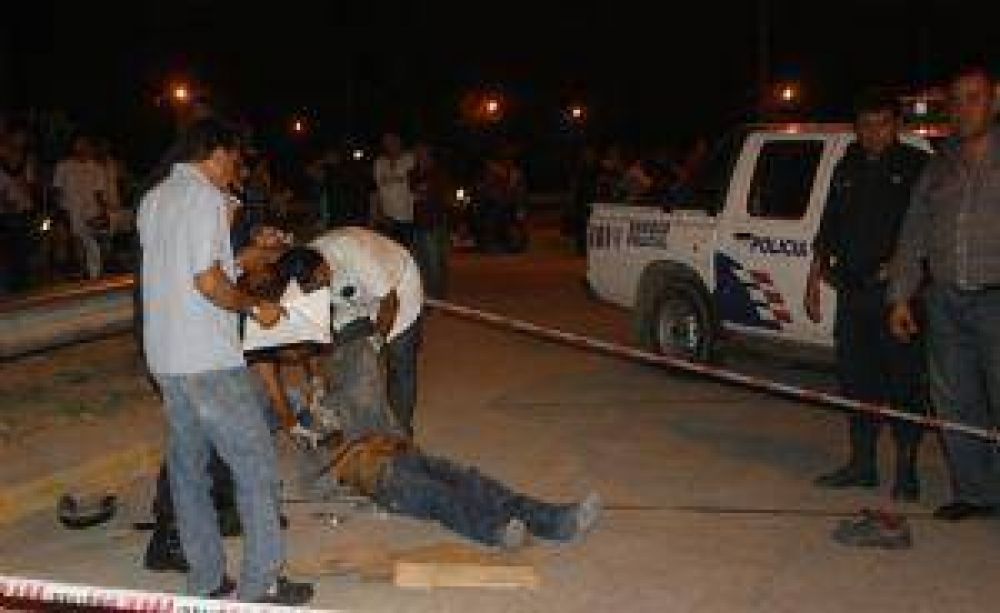 Una joven muri� y su novio result� herido tras derrapar en Avenida Lugones