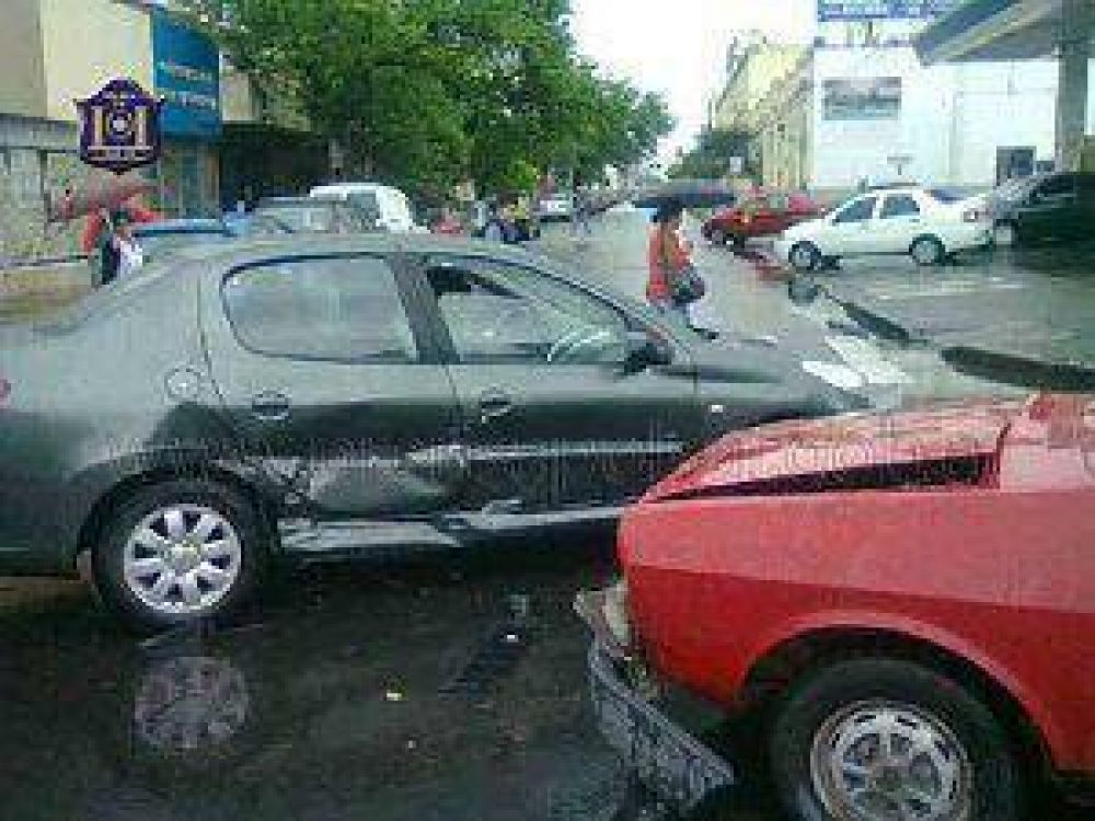 Choque de autos en pleno microcentro salte�o