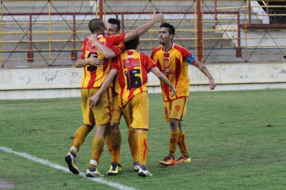 Sarmiento venci� 2-0 a Resistencia Central como local en el Torneo Argentino B