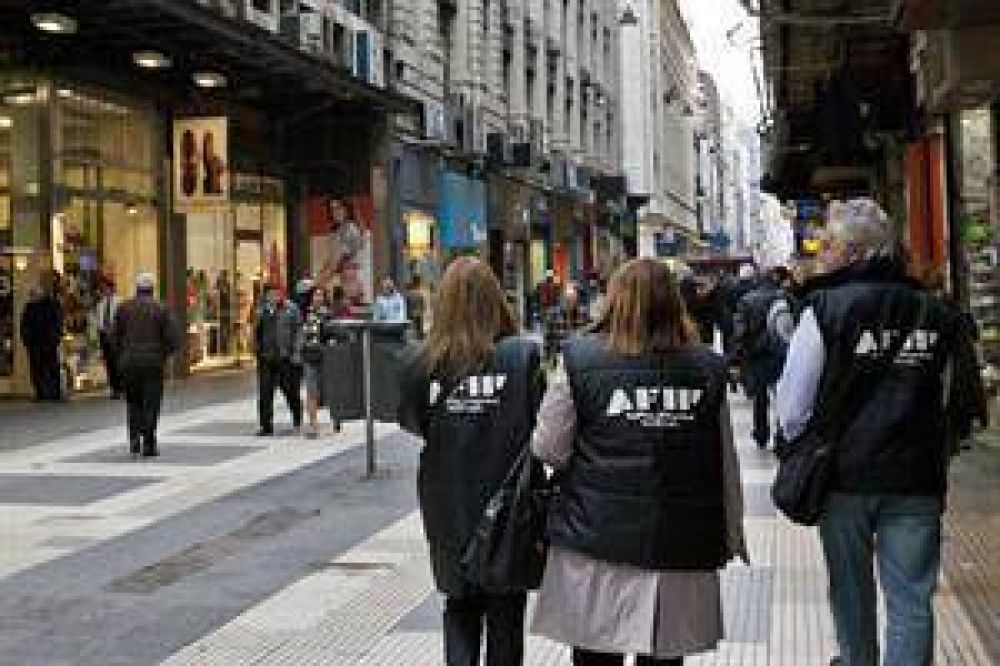 Antes de las elecciones, el d�lar blue sigue arriba de los $ 10