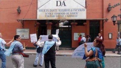 "El colegio Carducci ejerce violencia laboral contra sus docentes"