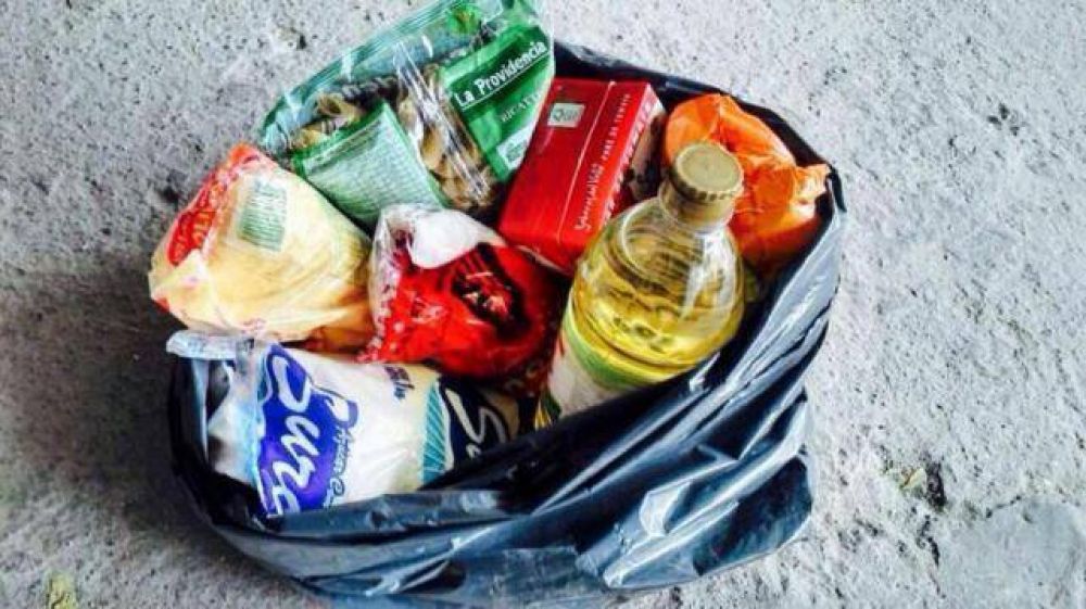 Una lluvia de 350.000 bolsones inundar� la capital