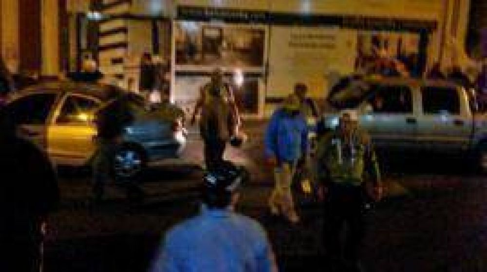 Patota con carteles de Manzur y Jaldo golpe� salvajemente a opositores