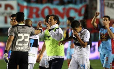 Otra batalla campal: en Arsenal-Gimnasia se agarraron todos contra todos