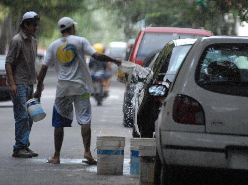Demoraron a seis cuidacoches cerca de La Fluvial por denuncias de extorsi�n