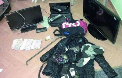 Cinco detenidos por robo a una casa