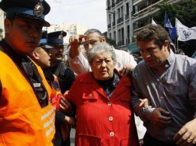 Hebe de Bonafini se recupera de una operaci�n de hernia