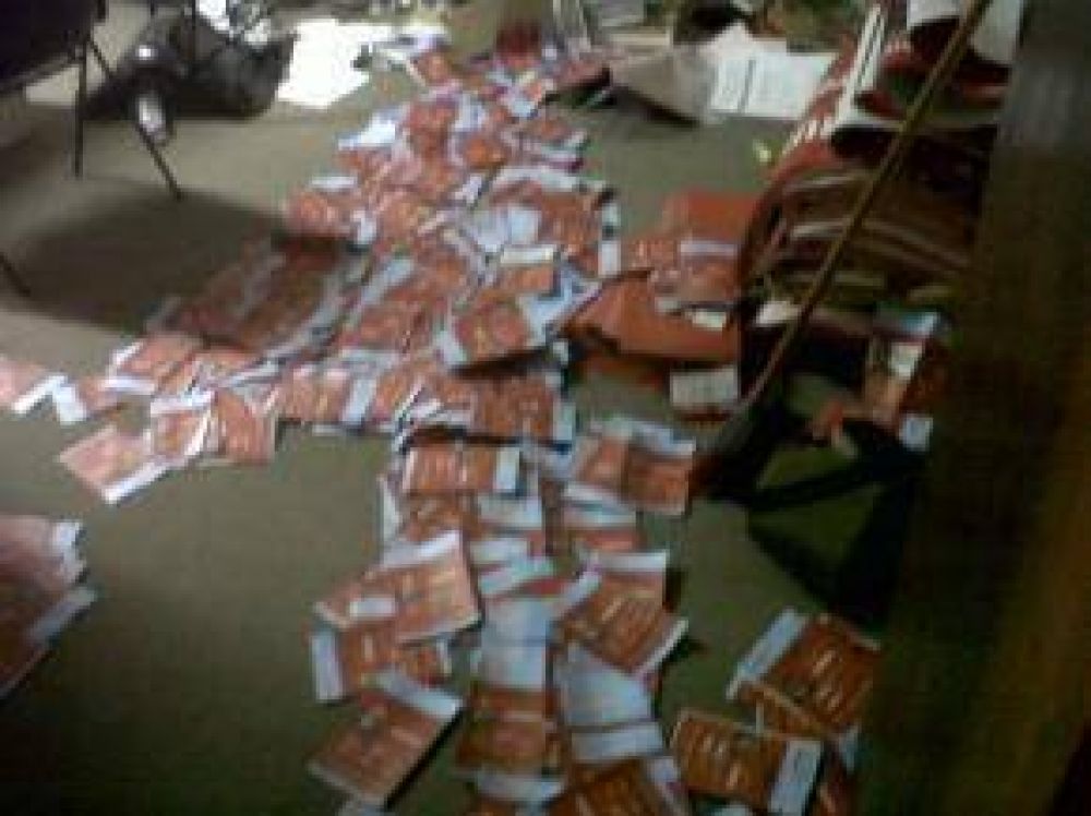 Destrozos en el local partidario