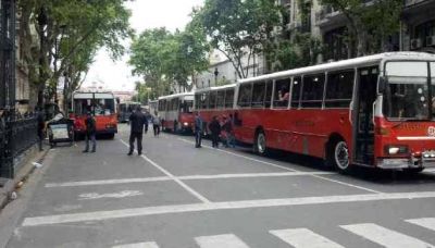 Despu�s de diez d�as, levantaron el acampe en Avenida de Mayo
