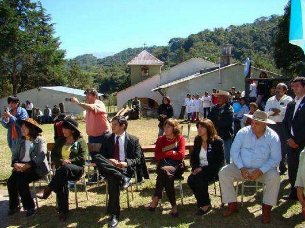Llanos en Ocloyas dijo que se debe "descentralizar la educaci�n" 