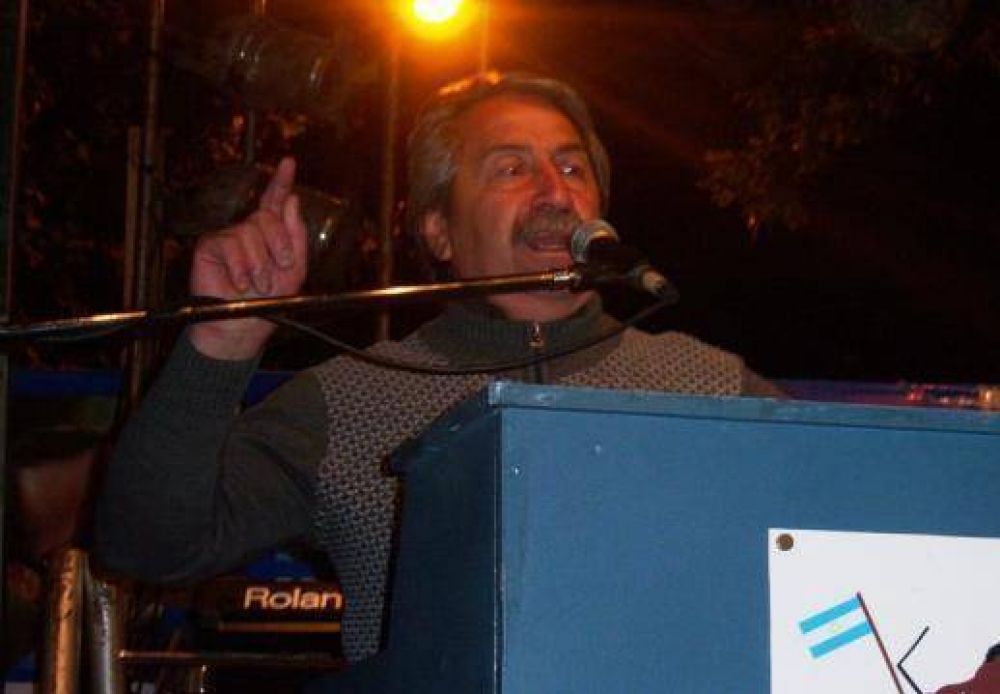 El Frente para la Victoria cerr� la campa�a con un acto en la calle